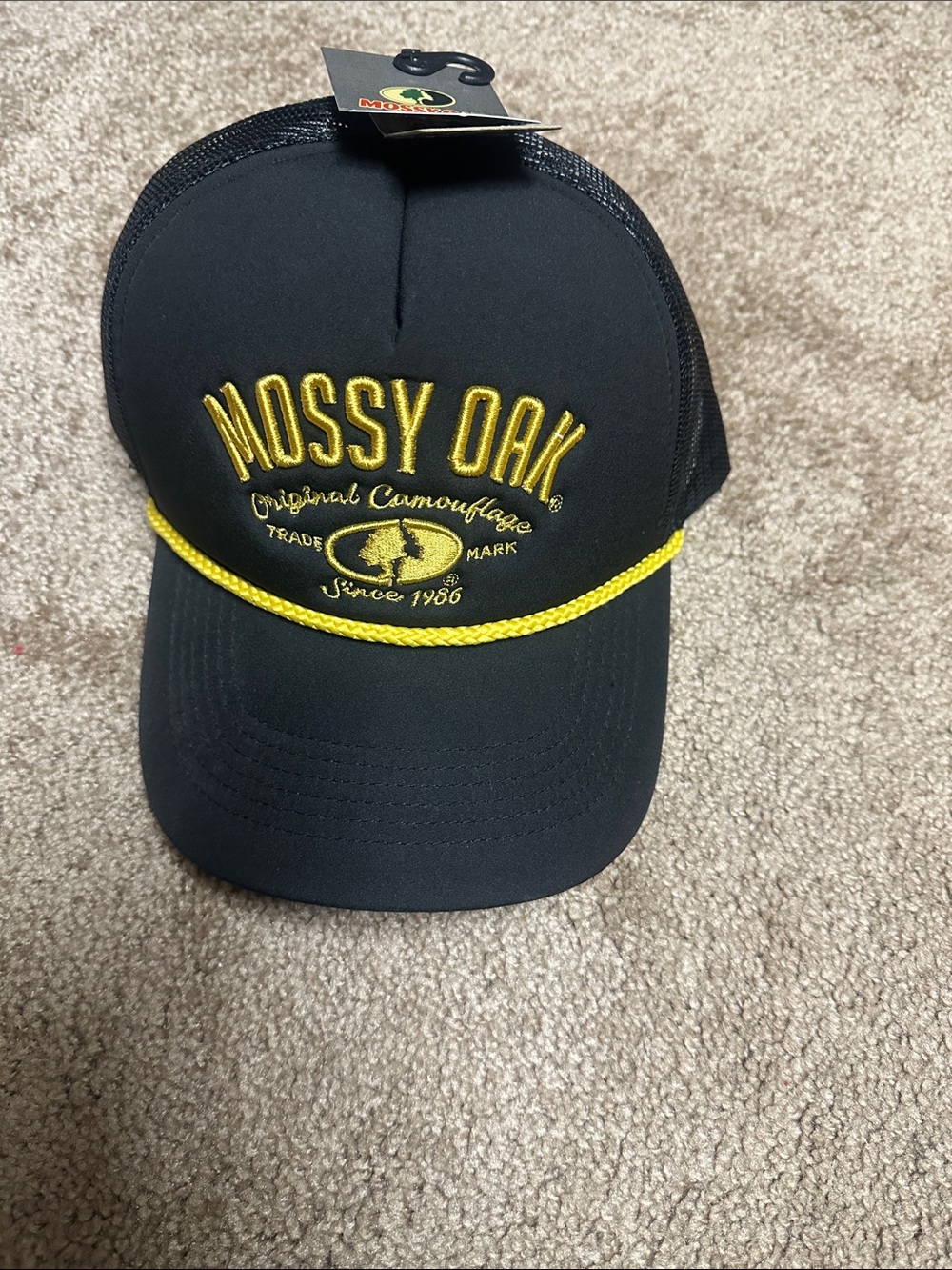 Men’s Mossy Oak Black Cap with Yellow Embroidery and Rope